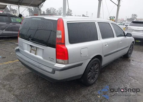 2004 Volvo V70 2.5T z USA, uszkodzony, nr VIN YV1SW59V542443106